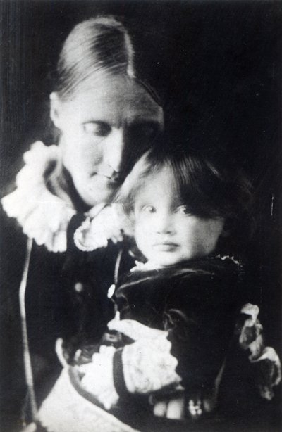 Virginia Woolf, mit ihrer Mutter Julia, 1884 von English Photographer